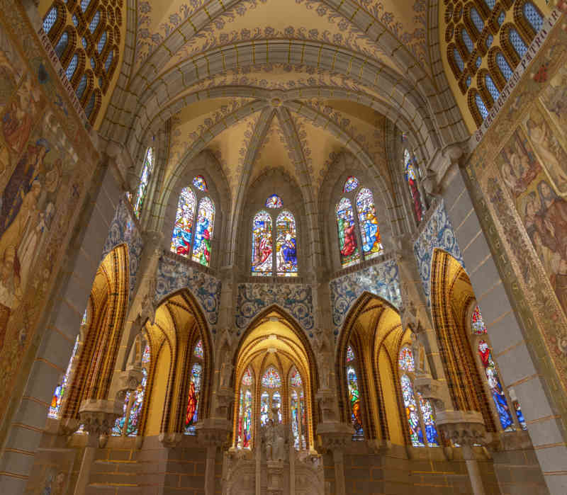 León 043 - Astorga - palacio Gaudí - planta 1 - capilla.jpg